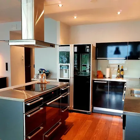 Tyylikas Kolmio 76 M², Kahdella Wc:lla شقة
